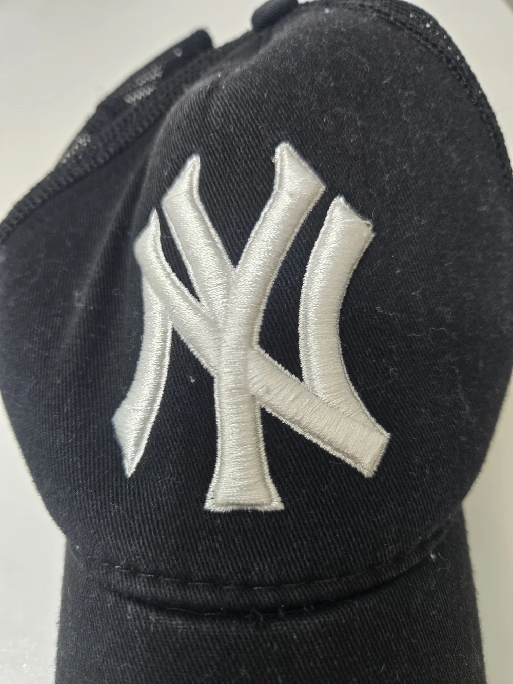 New York Yankees Baseball  Black Cap with White NY Logo